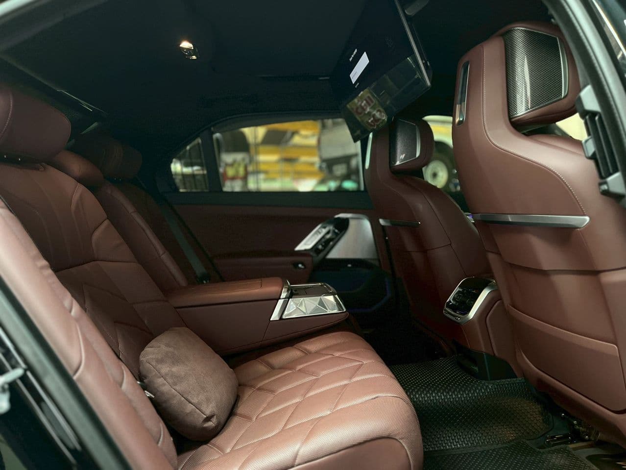 2024 BMW M760e M สปอร์ต