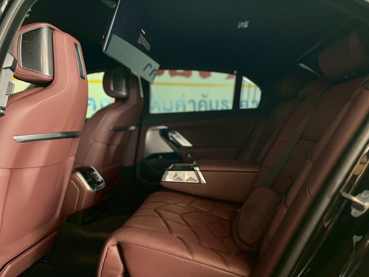 2024 BMW M760e M สปอร์ต