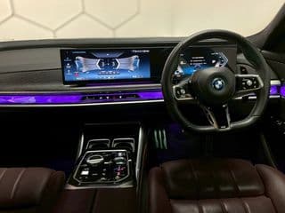 2024 BMW M760e M สปอร์ต - image blurred placeholder
