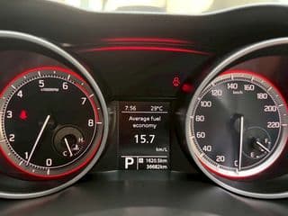 2023 Suzuki Swift GLX CVT - image blurred placeholder