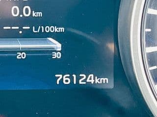 KIA CARNIVAL 2.2 LX 2023 - image blurred placeholder