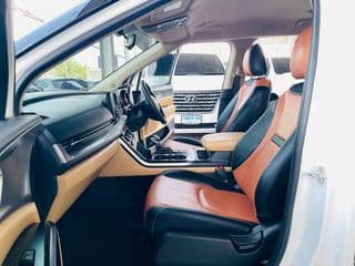 KIA CARNIVAL 2.2 LX 2023 - image blurred placeholder