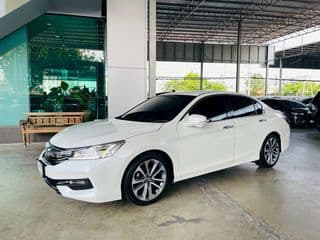 2017 HONDA ACCORD 2.0 EL - image blurred placeholder