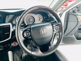 2017 HONDA ACCORD 2.0 EL - image blurred placeholder