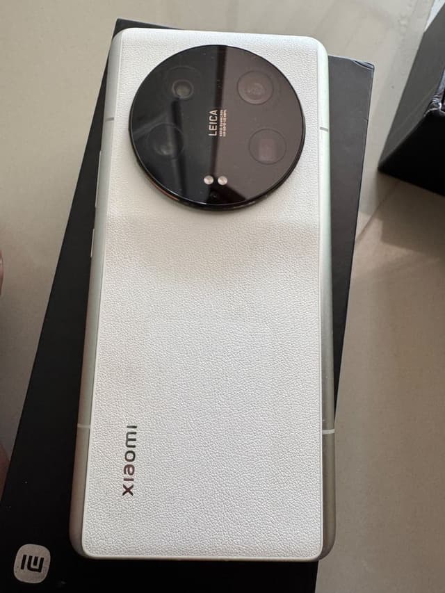 Xiaomi13 Ultara 12GB+4GB 256GB