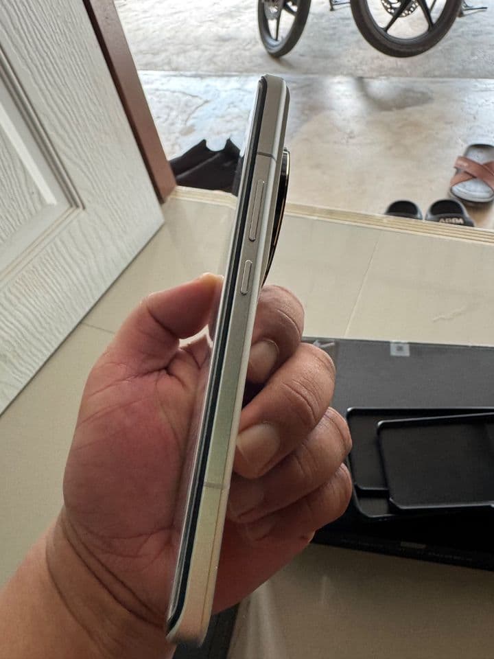 Xiaomi13 Ultara 12GB+4GB 256GB