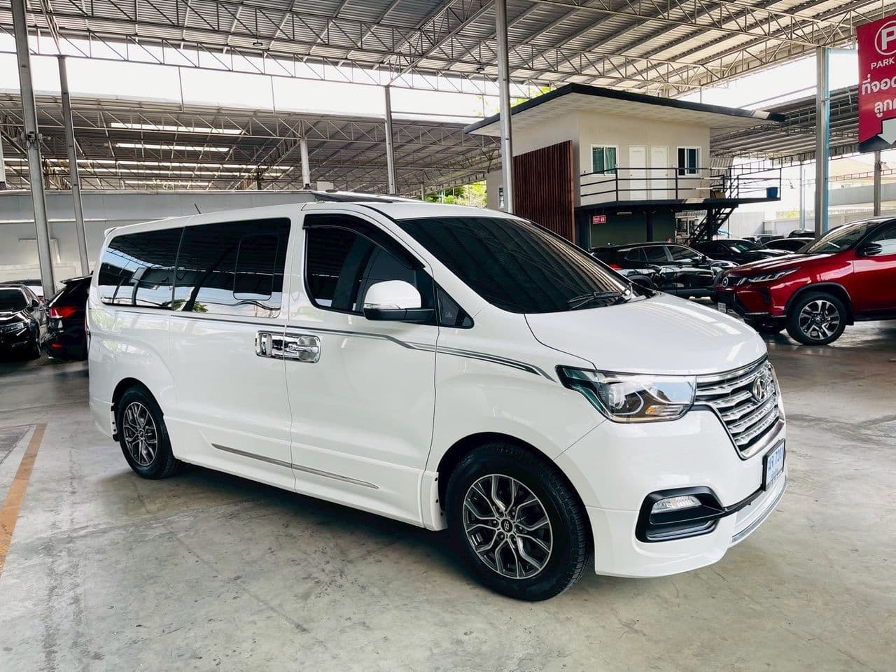 2022 HYUNDAI H-1 2.5 IMPRESSIVE