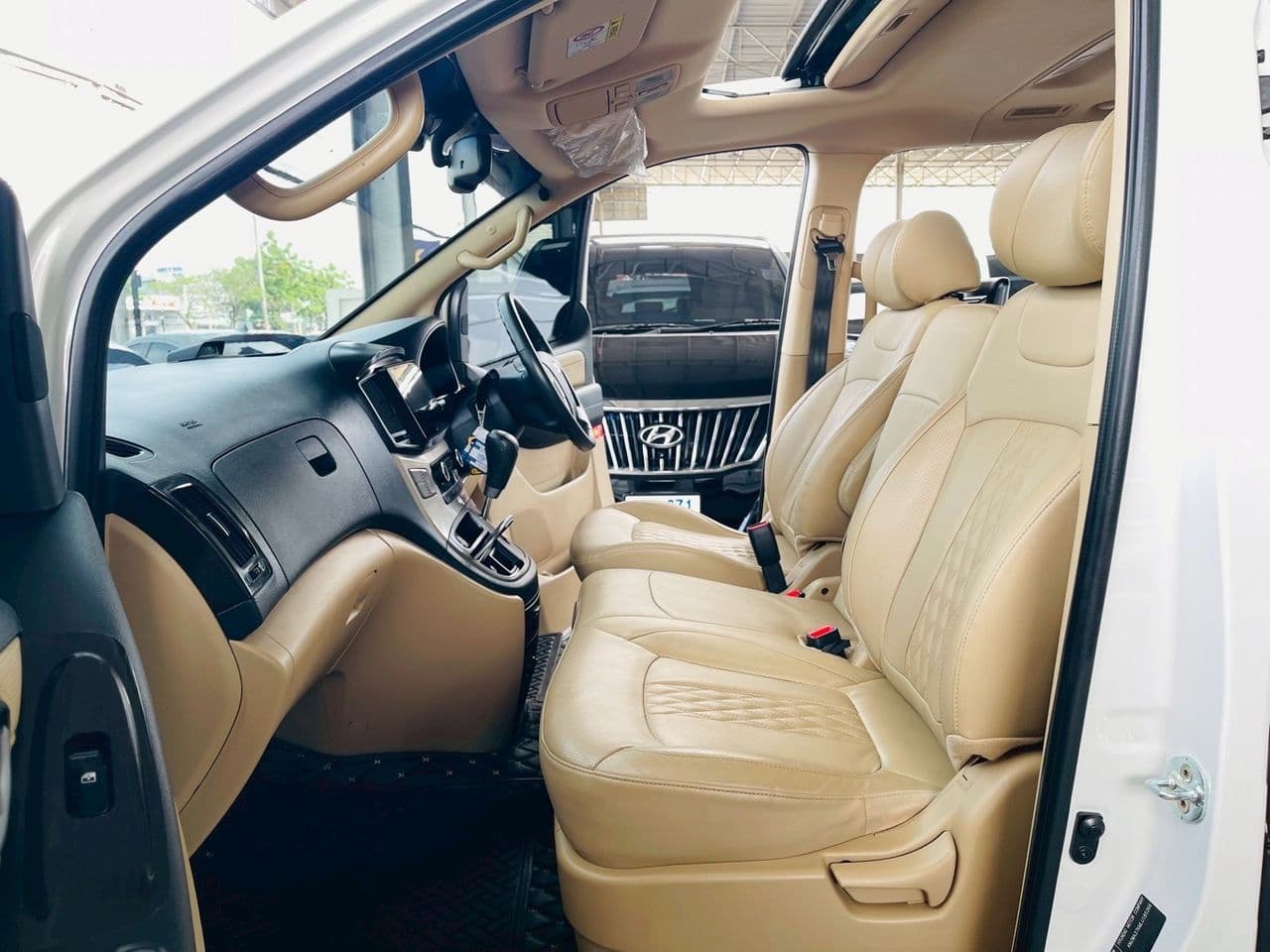 2022 HYUNDAI H-1 2.5 IMPRESSIVE