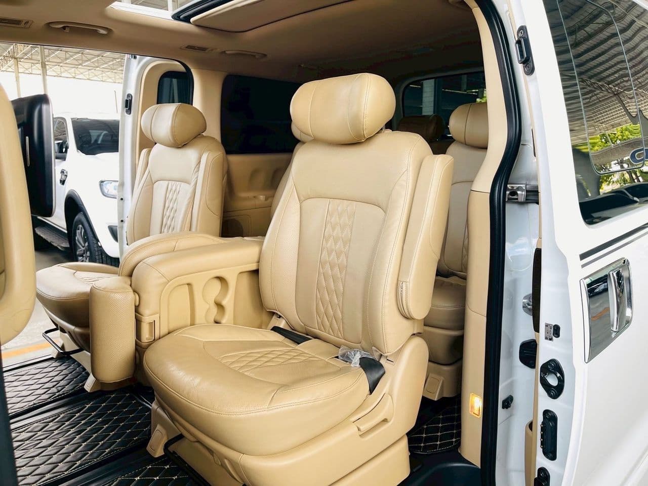 2022 HYUNDAI H-1 2.5 IMPRESSIVE