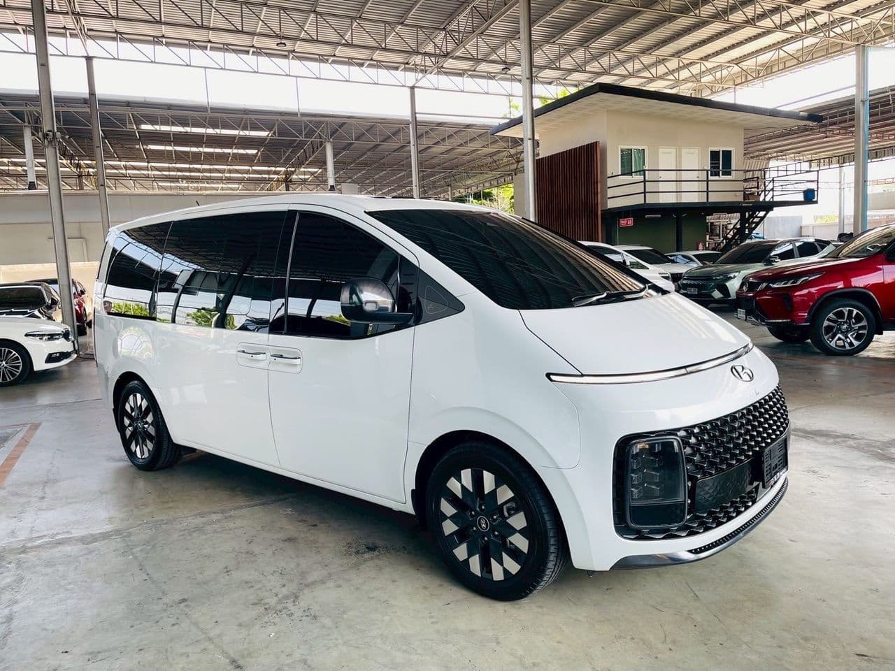 2023 HYUNDAI STARIA 2.2 PREMIUM