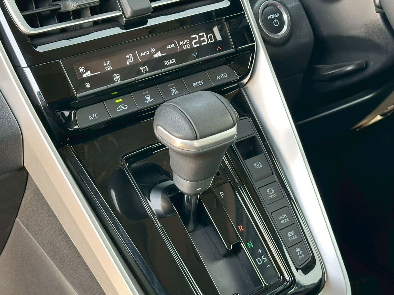 2023 Toyota Innova Zenix HEV Premium