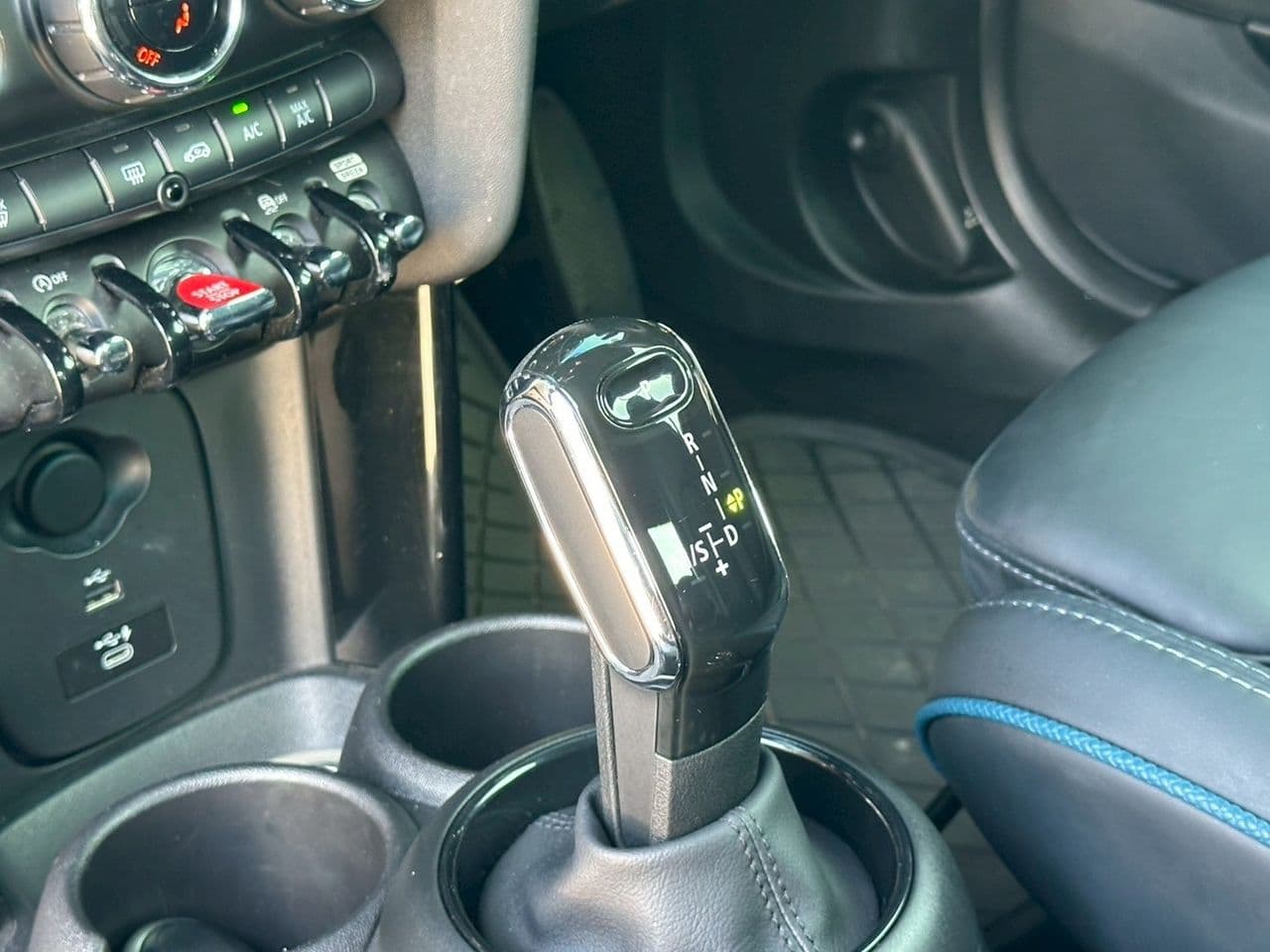 2020 Mini Cooper S cabriolet sidewalk edition