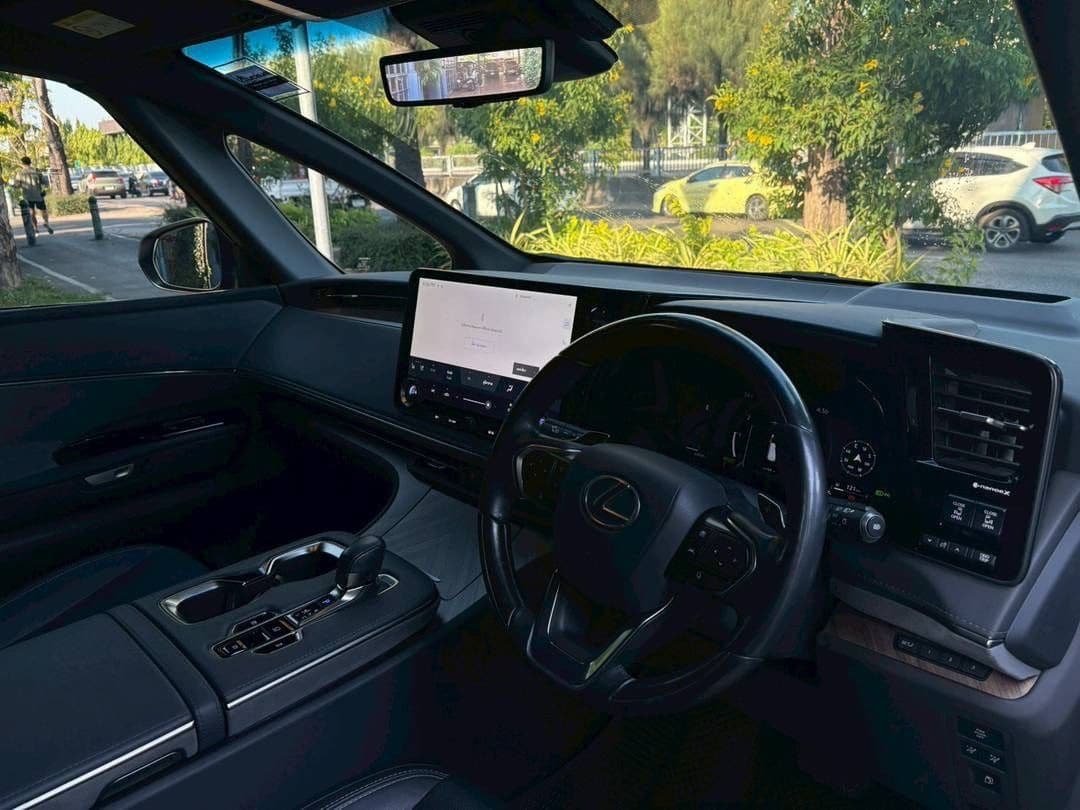 2025 Lexus LM 350h Excutive 7 ที่นั่ง