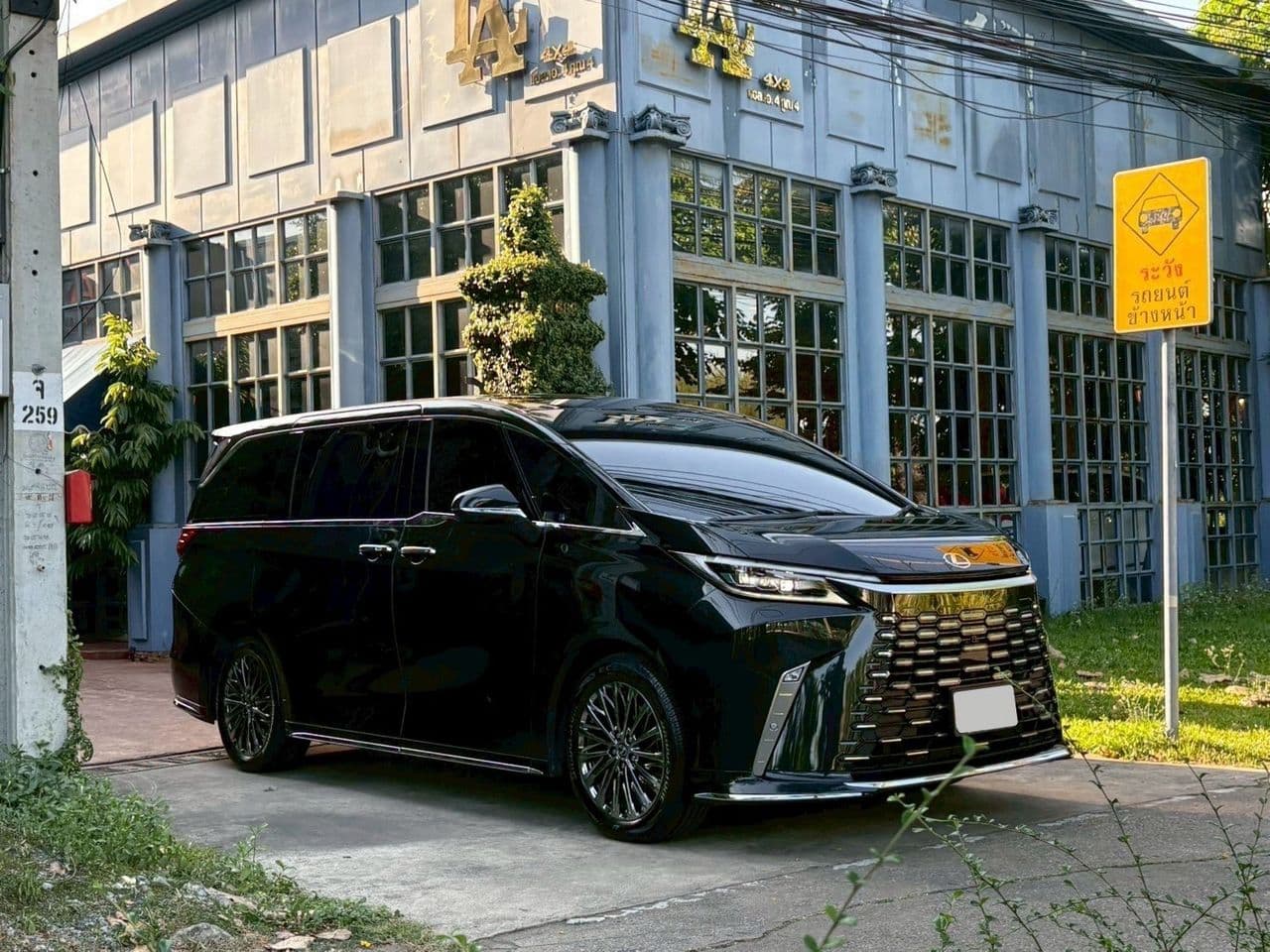 2025 Lexus LM 350h Excutive 7 ที่นั่ง