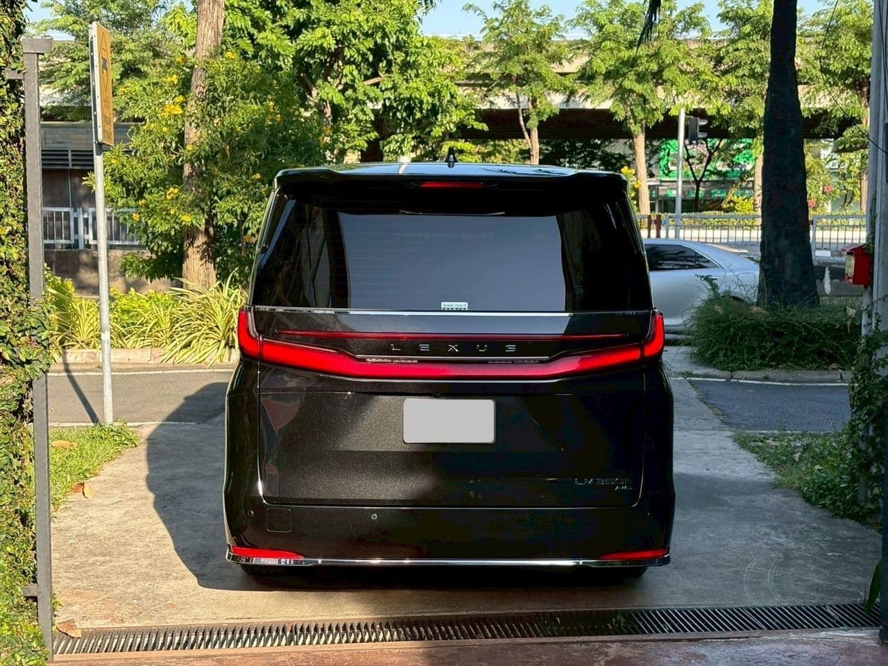 2025 Lexus LM 350h Excutive 7 ที่นั่ง