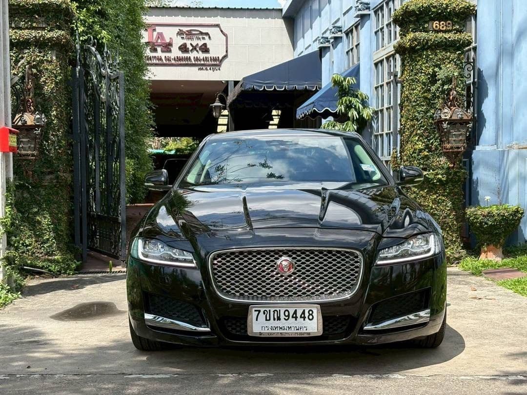 2018 Jaguar XF 2.0L RWD Auto Portfolio