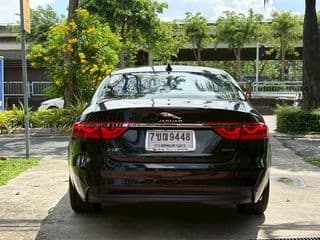 2018 Jaguar XF 2.0L RWD Auto Portfolio - image blurred placeholder
