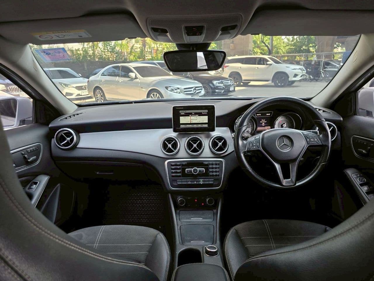 BENZ GLA200 ปี 2015
