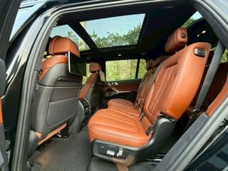 2021 BMW X7 xDrive30d M Sport (G07) - image blurred placeholder