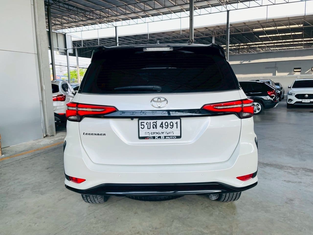 โตโยต้า ฟอร์จูนเนอร์ 2.4 เลเจนเดอร์ ปี 2021