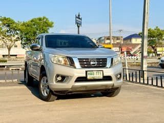 2017 NISSAN NP300 2.5 V Diesel Manual Transmission - image blurred placeholder