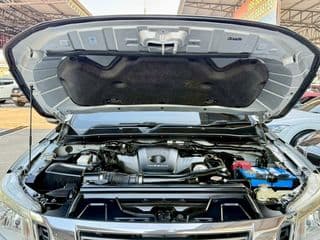 2017 NISSAN NP300 2.5 V Diesel Manual Transmission - image blurred placeholder