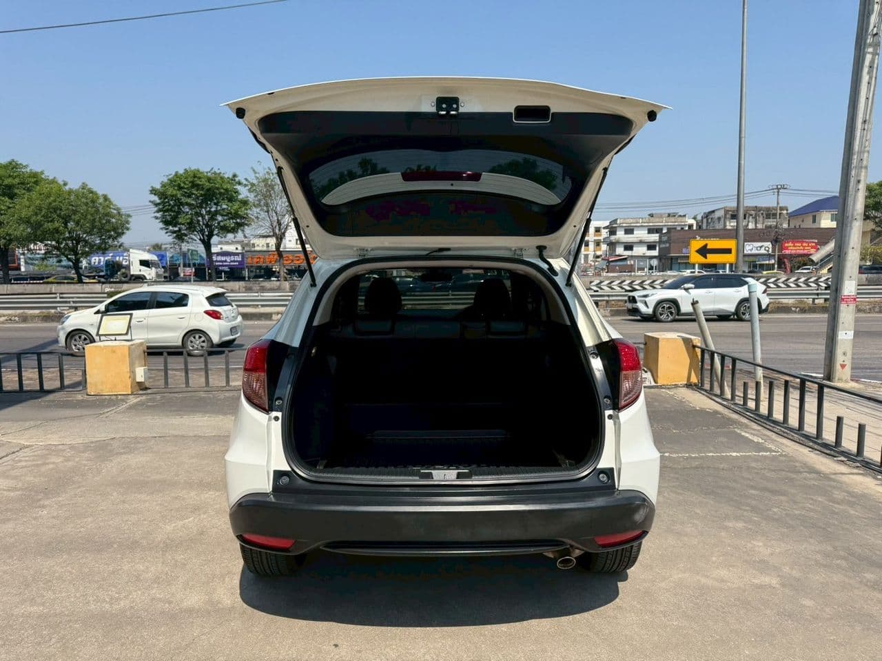 HONDA HR-V 1.8E ปี 2015