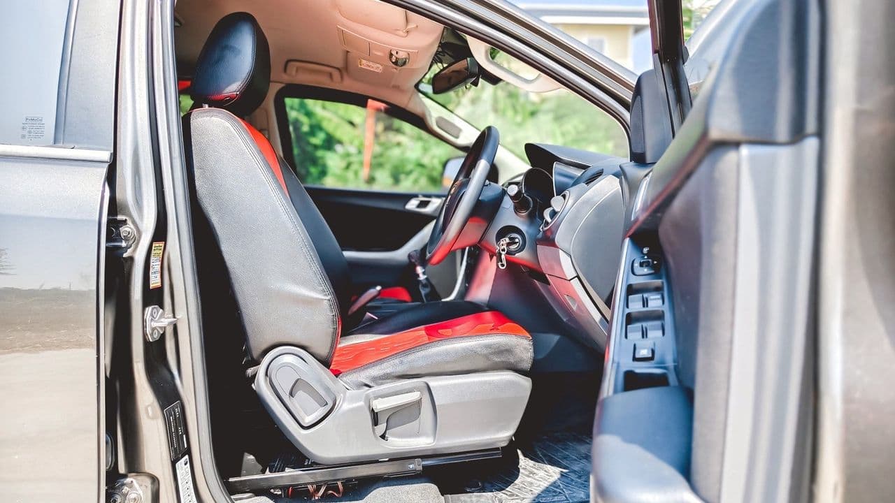 2015 MAZDA BT50 PRO 2.2 Hi-Racer 4 ประตู M/T