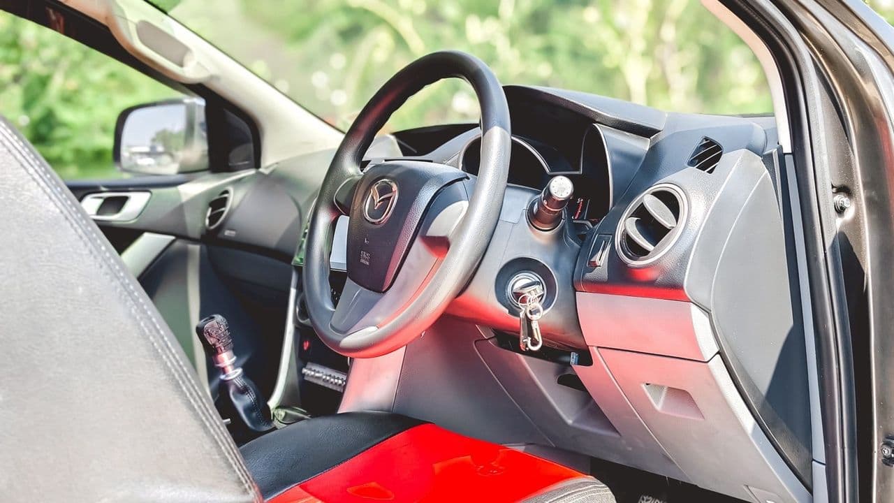 2015 MAZDA BT50 PRO 2.2 Hi-Racer 4 ประตู M/T