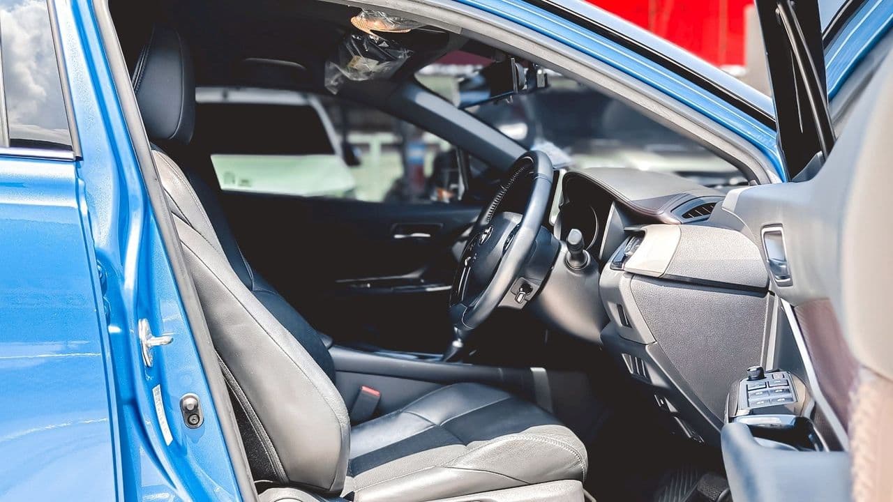 2019 TOYOTA C-HR 1.8 ไฮบริด รุ่นกลาง เกียร์อัตโนมัติ