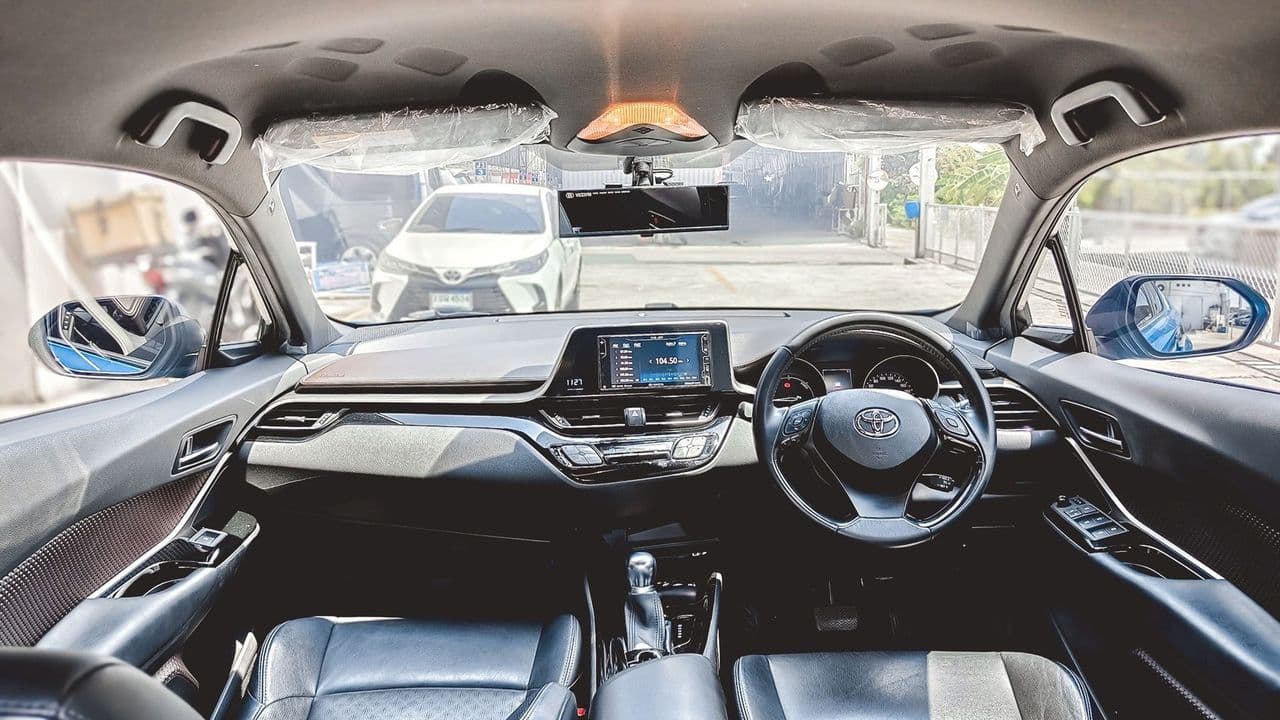 2019 TOYOTA C-HR 1.8 ไฮบริด รุ่นกลาง เกียร์อัตโนมัติ