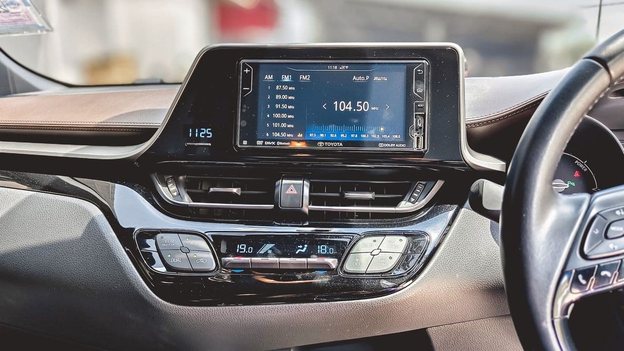 2019 TOYOTA C-HR 1.8 ไฮบริด รุ่นกลาง เกียร์อัตโนมัติ