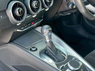 2023 Audi TT 45 TFSI Quattro S-Line Final Icon สีดำ - image blurred placeholder