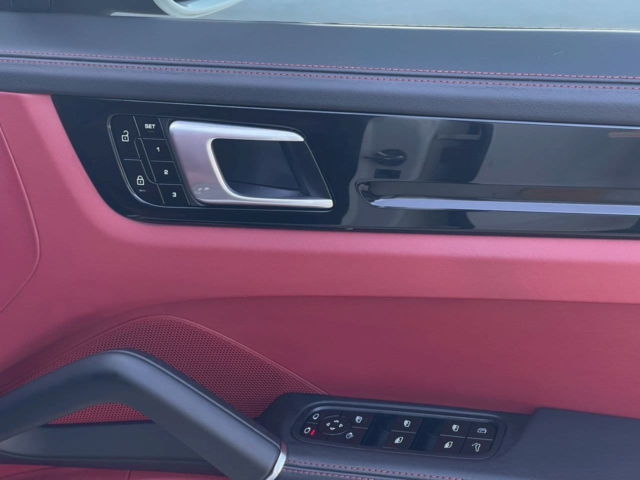 2020 Porsche Cayenne ไฮบริด ออปชันเต็ม