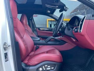 2020 Porsche Cayenne ไฮบริด ออปชันเต็ม - image blurred placeholder