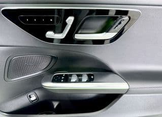 2023 Benz รถมือเดียว C220d Avantgarde - image blurred placeholder