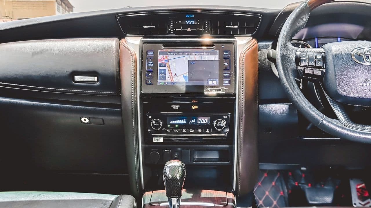 TOYOTA Fortuner 2.4 V 6A/T ปี 2018