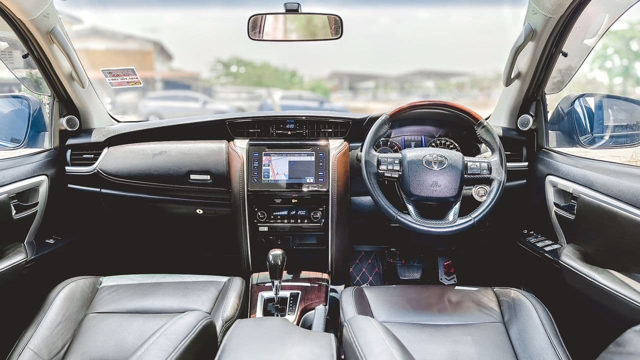TOYOTA Fortuner 2.4 V 6A/T ปี 2018