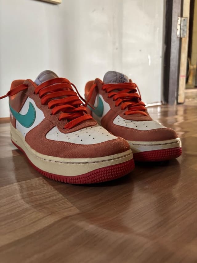รองเท้าผ้าใบ Nike Air Force 1 Low ไซส์ 8 สีส้มและสีเขียวอมฟ้า