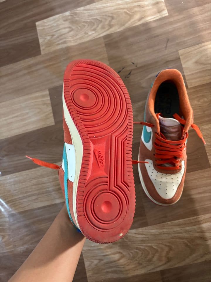 Air Force 1 Low ขนาด 8 สีส้มและสีเขียวอมฟ้า
