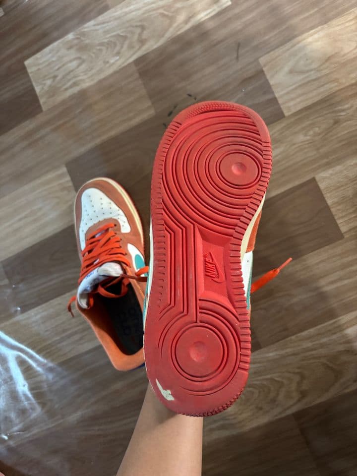Air Force 1 Low ขนาด 8 สีส้มและสีเขียวอมฟ้า