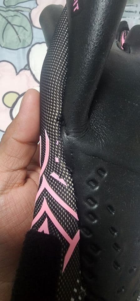 ถุงมือผู้รักษาประตู