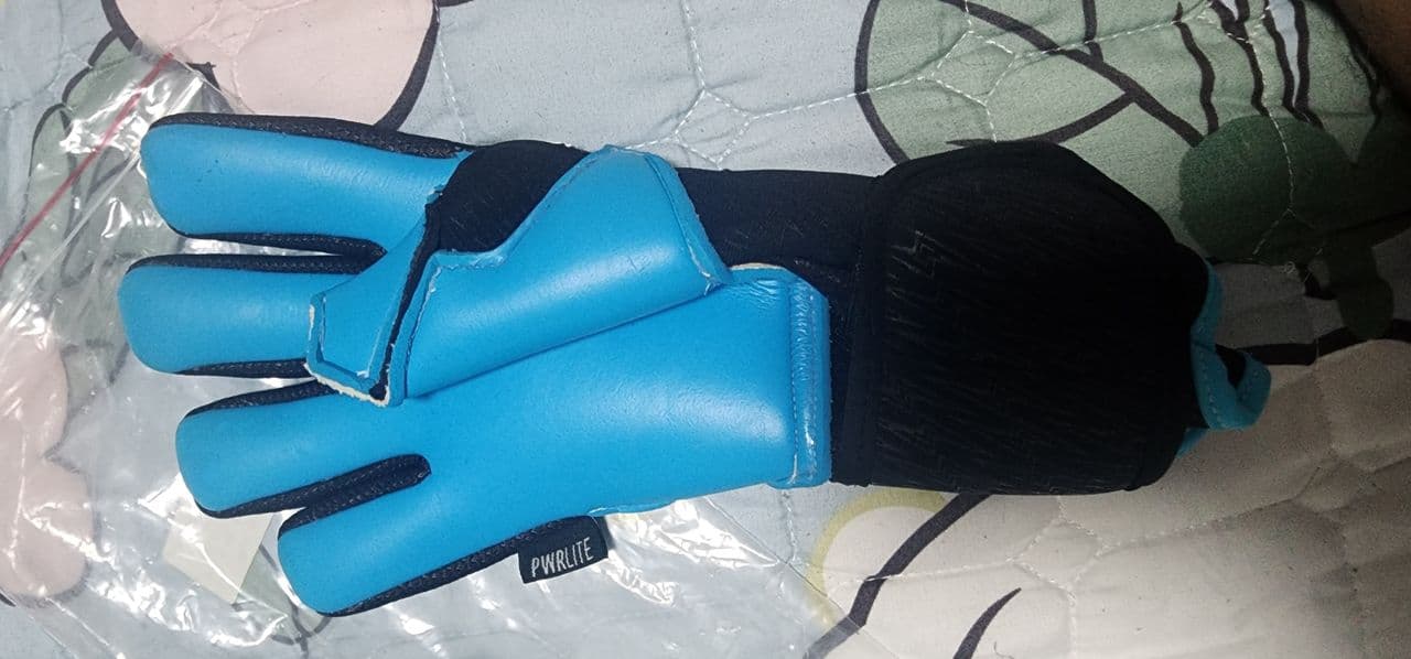 ถุงมือผู้รักษาประตู