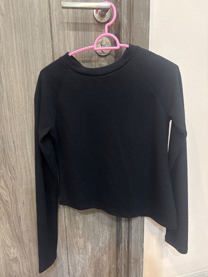 Black long-sleeved shirt