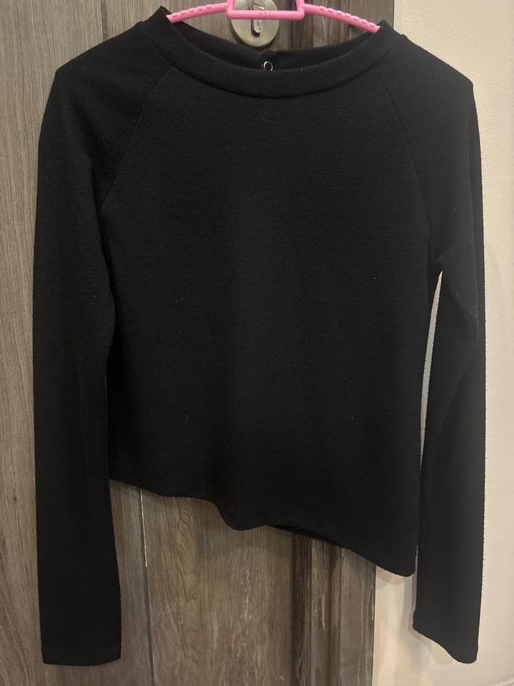 Black long-sleeved shirt