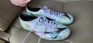 รองเท้าฟุตบอล MIZUNO - image blurred placeholder