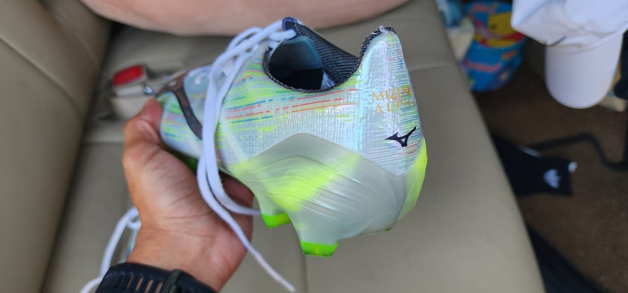 รองเท้าฟุตบอล MIZUNO