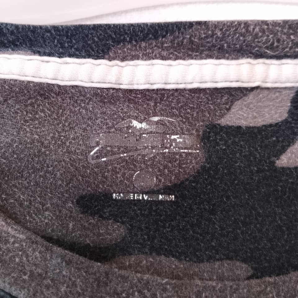 เสื้อลายทหารแบรนด์ Hollister