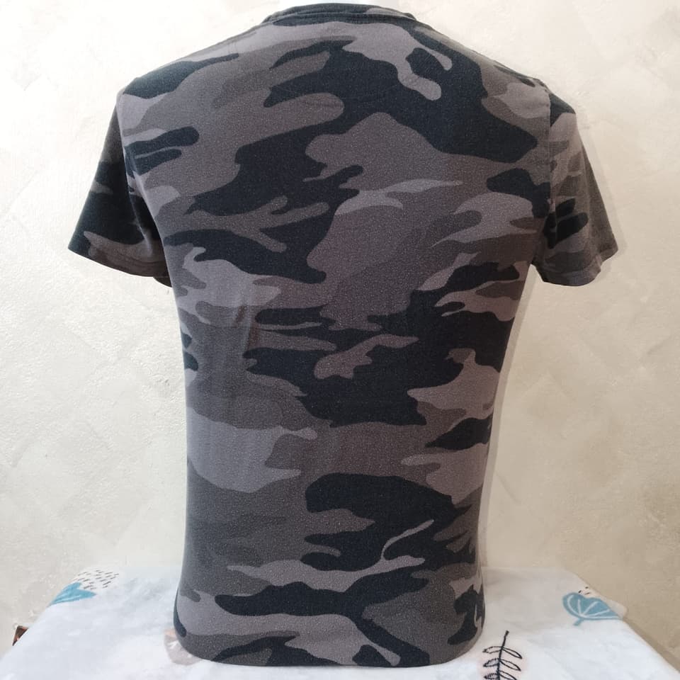 เสื้อลายทหารแบรนด์ Hollister