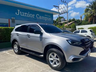 Isuzu MU-X 2022 - image blurred placeholder